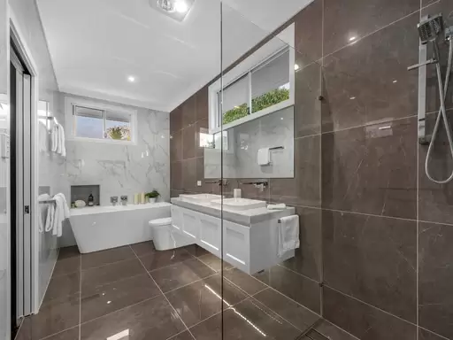 15 Norman Street, Ascot Sold by  - image 1