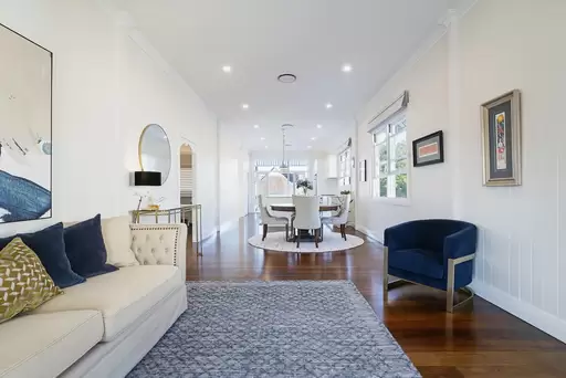 25 Emma Street, Wooloowin Sold by  - image 1