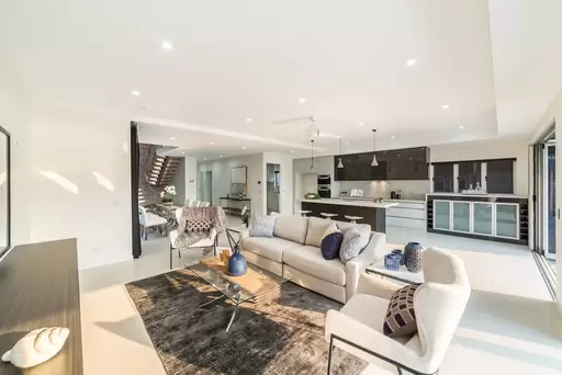 15 Waterline Crescent, Bulimba Sold by  - image 1