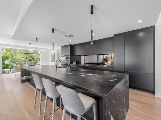 558 London Road, Chandler Sold by  - image 1