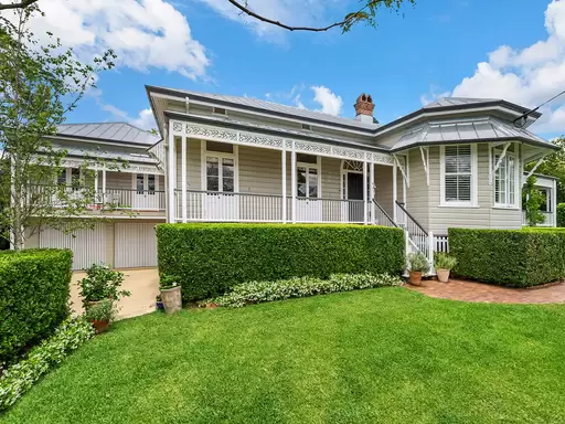 15 Moonya Street, Bardon Sold by  - image 1