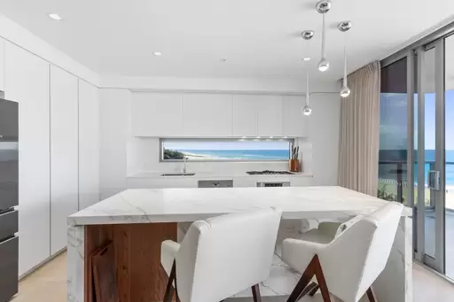 3 Northcliffe Terrace, Surfers Paradise Sold by  - image 1