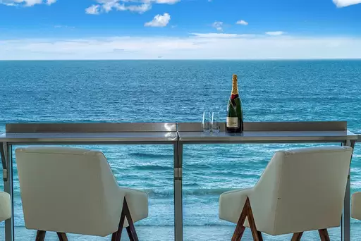 3 Northcliffe Terrace, Surfers Paradise Sold by  - image 1