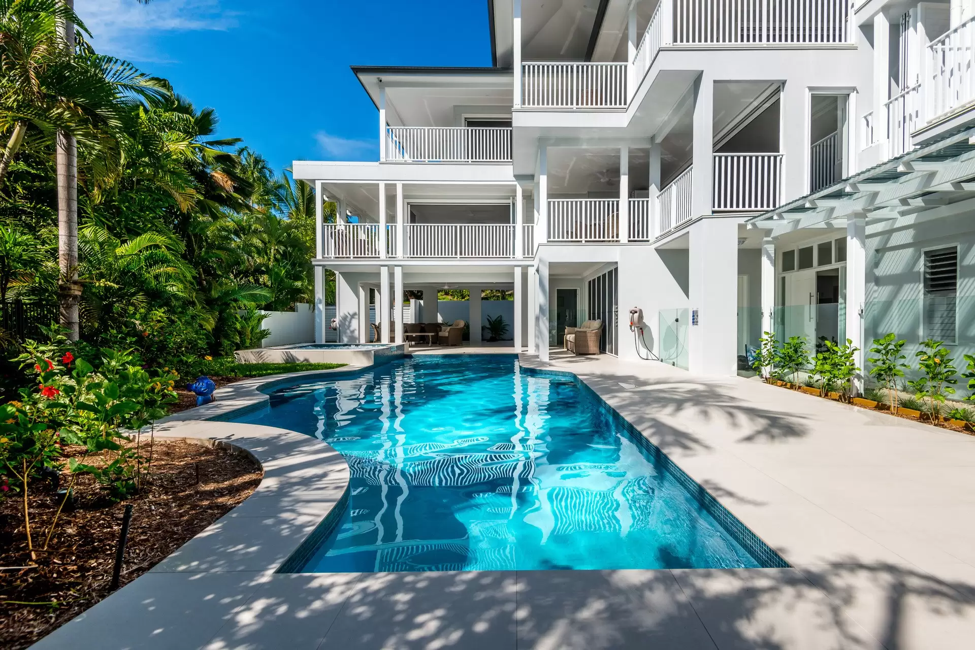 2 Murphy Street, Port Douglas Sold by Queensland Sotheby's International Realty - image 1