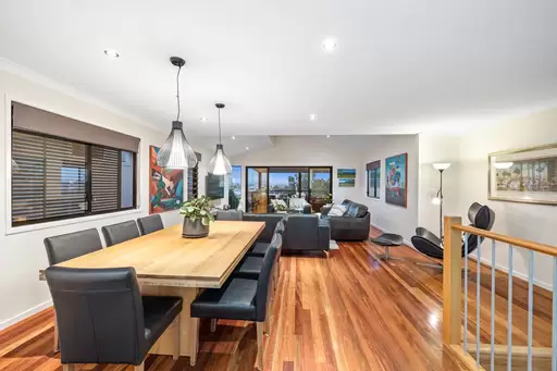 4 Cowley Street, Ormiston Sold by  - image 1