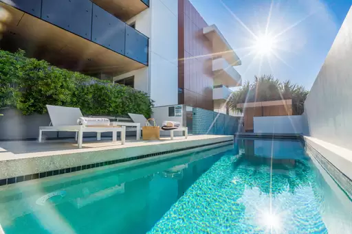 302/50 Woodroffe Avenue, Main Beach Sold by  - image 1