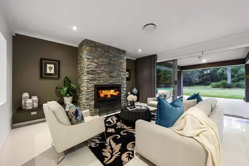 387 Boston Road, Belmont Sold by  - image 1