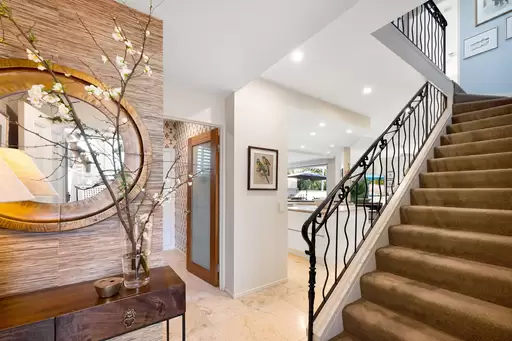 4/76 Miles Street, Hawthorne Sold by  - image 1