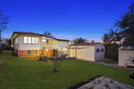 26 Talwong Street, Manly West Sold by  - image 1