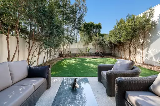 22 Theatre Drive, Benowa Sold by Queensland Sotheby's International Realty - image 1