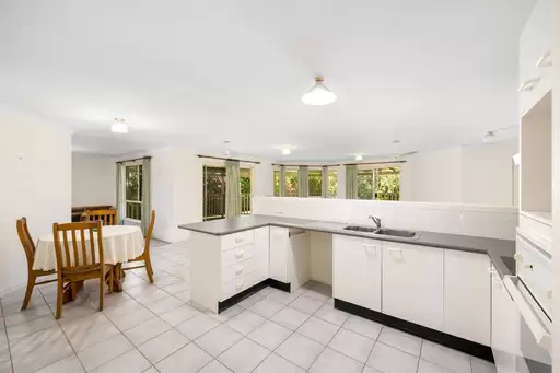667 Mains Road, Macgregor Sold by  - image 1