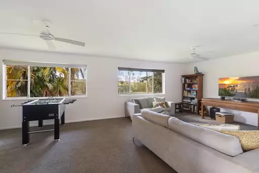 135 Lake Weyba Drive, Noosaville Sold by  - image 1