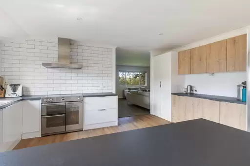 135 Lake Weyba Drive, Noosaville Sold by  - image 1