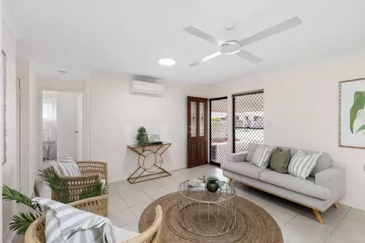 3/10 Melody Court, Warana Sold by  - image 1