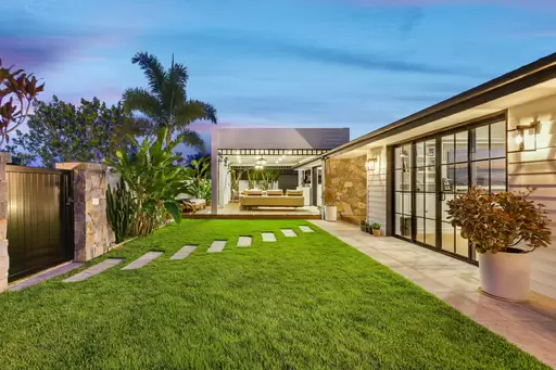 60 Boomerang Crescent, Sorrento Sold by Queensland Sotheby's International Realty - image 1