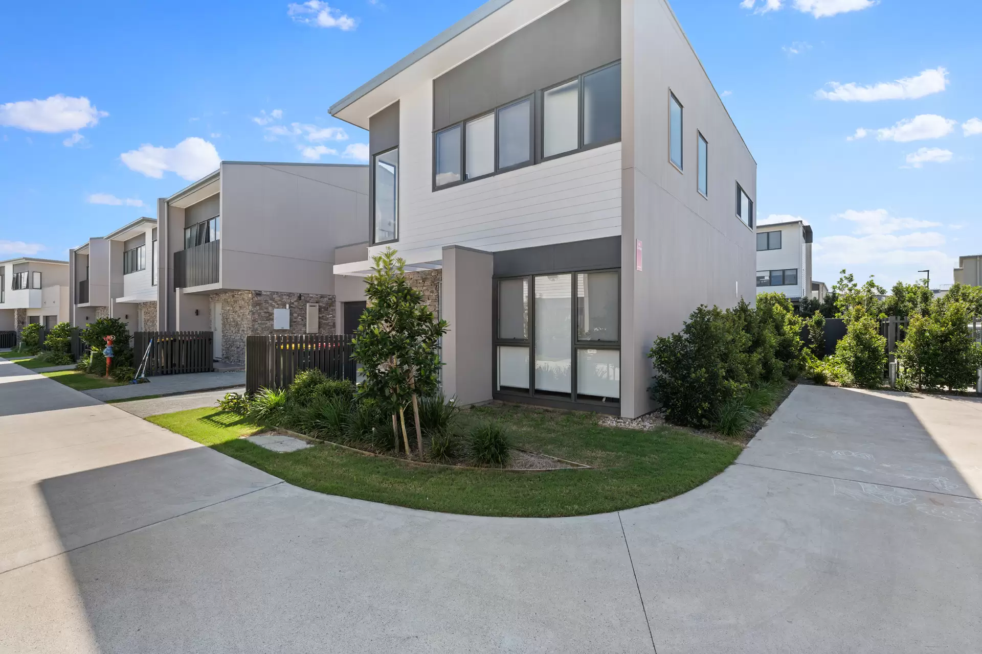 17/191 Marina Quays Boulevard, Hope Island For Sale by Queensland Sotheby's International Realty - image 1