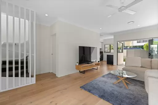 17/191 Marina Quays Boulevard, Hope Island For Sale by  - image 1