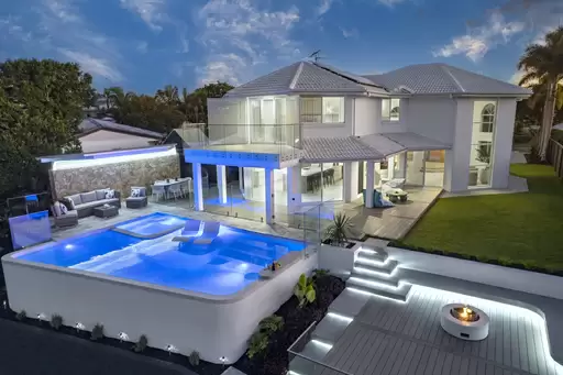 17 Stirling Castle Court, Pelican Waters Sold by 