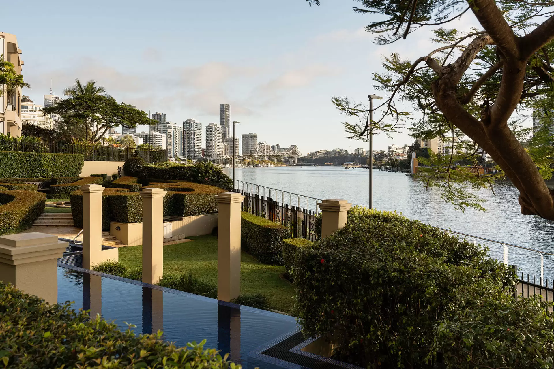 102/241 Wellington Road, East Brisbane Sold by Queensland Sotheby's International Realty - image 1