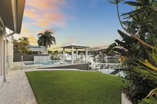 32 Caravel Court, Raby Bay Sold by  - image 1