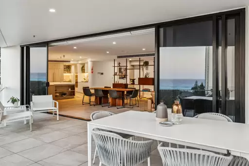 6/24 Woodroffe Avenue, Main Beach Sold by 