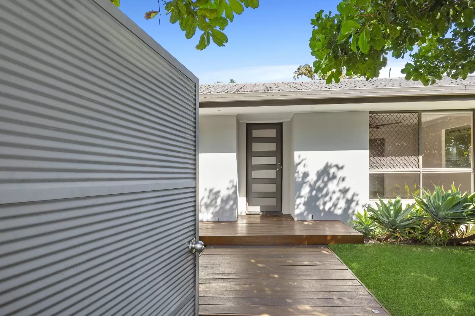 40 Kerria Crescent, Ashmore Sold by Queensland Sotheby's International Realty - image 1