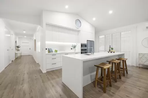 35 Harbourlights Way, Pelican Waters Sold by  - image 1