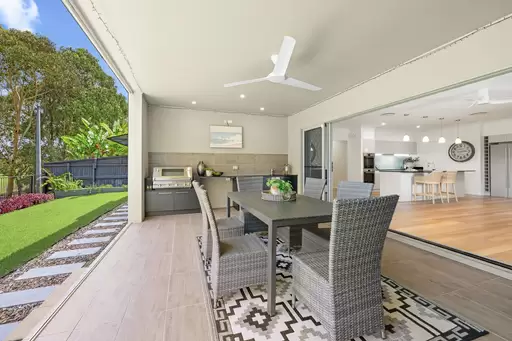 12 Crenshaw Place, Peregian Springs Sold by  - image 1