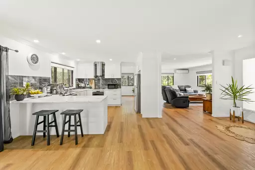 149 Moxon Road, Burbank Sold by  - image 1
