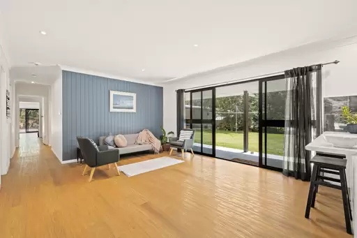 149 Moxon Road, Burbank Sold by  - image 1
