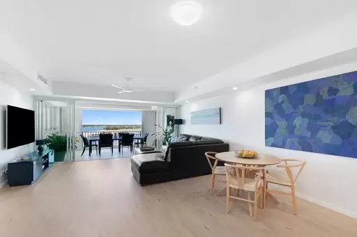 Level 5/20/326 Marine Parade, Labrador Sold by Queensland Sotheby's International Realty - image 1