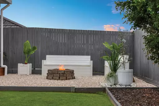 33 Angliss Circuit, Thornlands Sold by  - image 1
