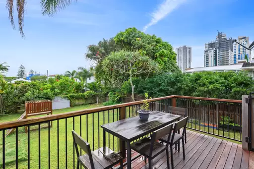 45 Peak Avenue, Main Beach Sold by  - image 1