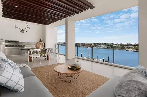 29/1 Macquarie Street, Teneriffe Sold by  - image 1