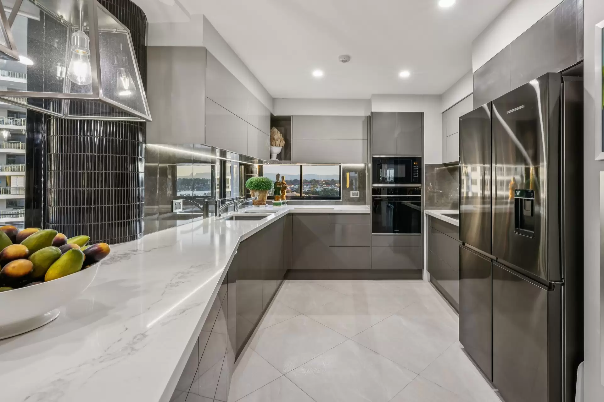 9/19 Peak Avenue, Main Beach For Sale by Queensland Sotheby's International Realty - image 1