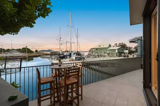 10/6-12 Auster Street, Redland Bay Sold by  - image 1