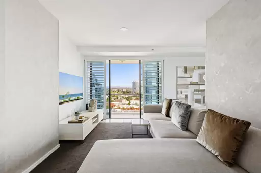 20/11 Peak Avenue, Main Beach Sold by  - image 1