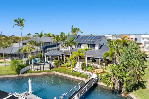 12/6-16 Anchorage Drive, Raby Bay Sold by  - image 1