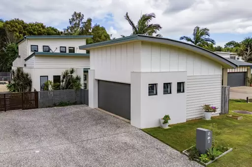 2/23 Catalina Drive, Mudjimba Sold by 