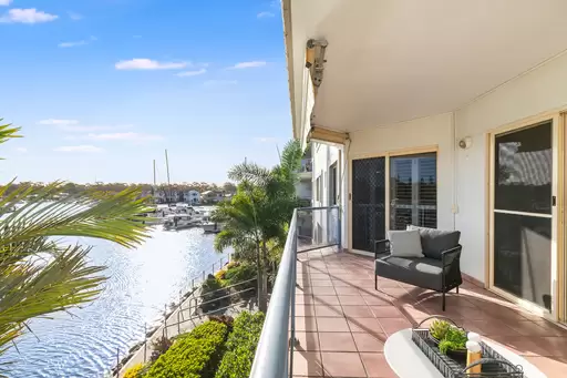 18/12 Esperance Court, Raby Bay Sold by Queensland Sotheby's International Realty - image 1