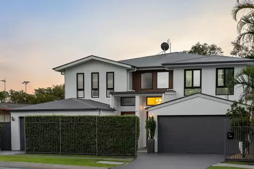 2/149 Musgrave Avenue, Labrador Sold by Queensland Sotheby's International Realty