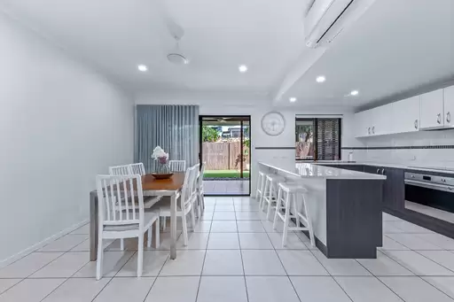 32/25 Abell Road, Cannonvale Sold by Queensland Sotheby's International Realty
