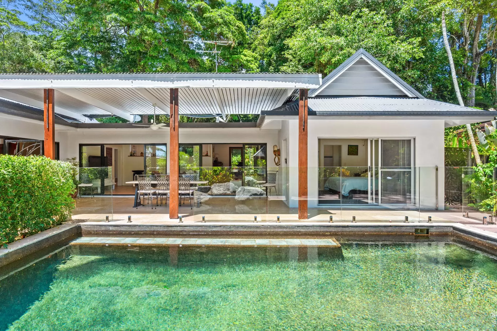 6 Oak Street, Oak Beach For Sale by Queensland Sotheby's International Realty - image 1