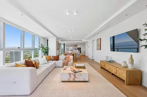 12705/36 Old Burleigh Road, Surfers Paradise Sold by  - image 1