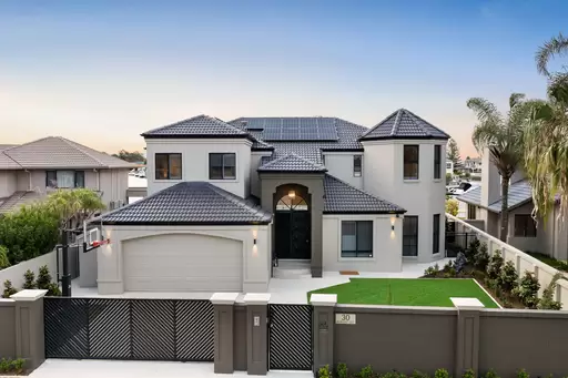 30 Midnight Court, Runaway Bay Sold by  - image 1