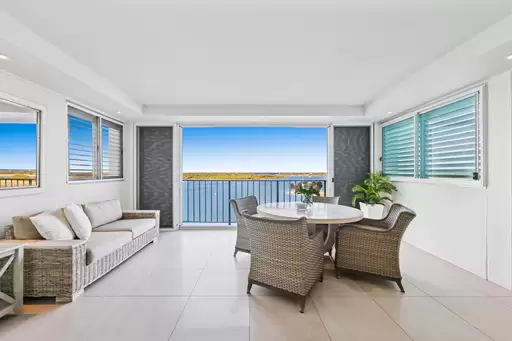 95/326 Marine Parade, Labrador Sold by Queensland Sotheby's International Realty - image 1