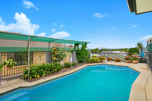 23 Paranka Drive North, Cleveland Sold by  - image 1