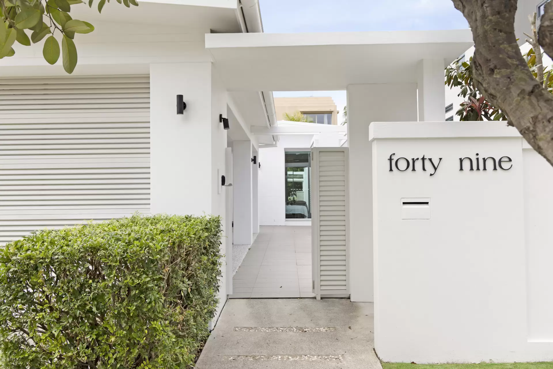 49 Breaker Street, Main Beach For Sale by Queensland Sotheby's International Realty - image 1