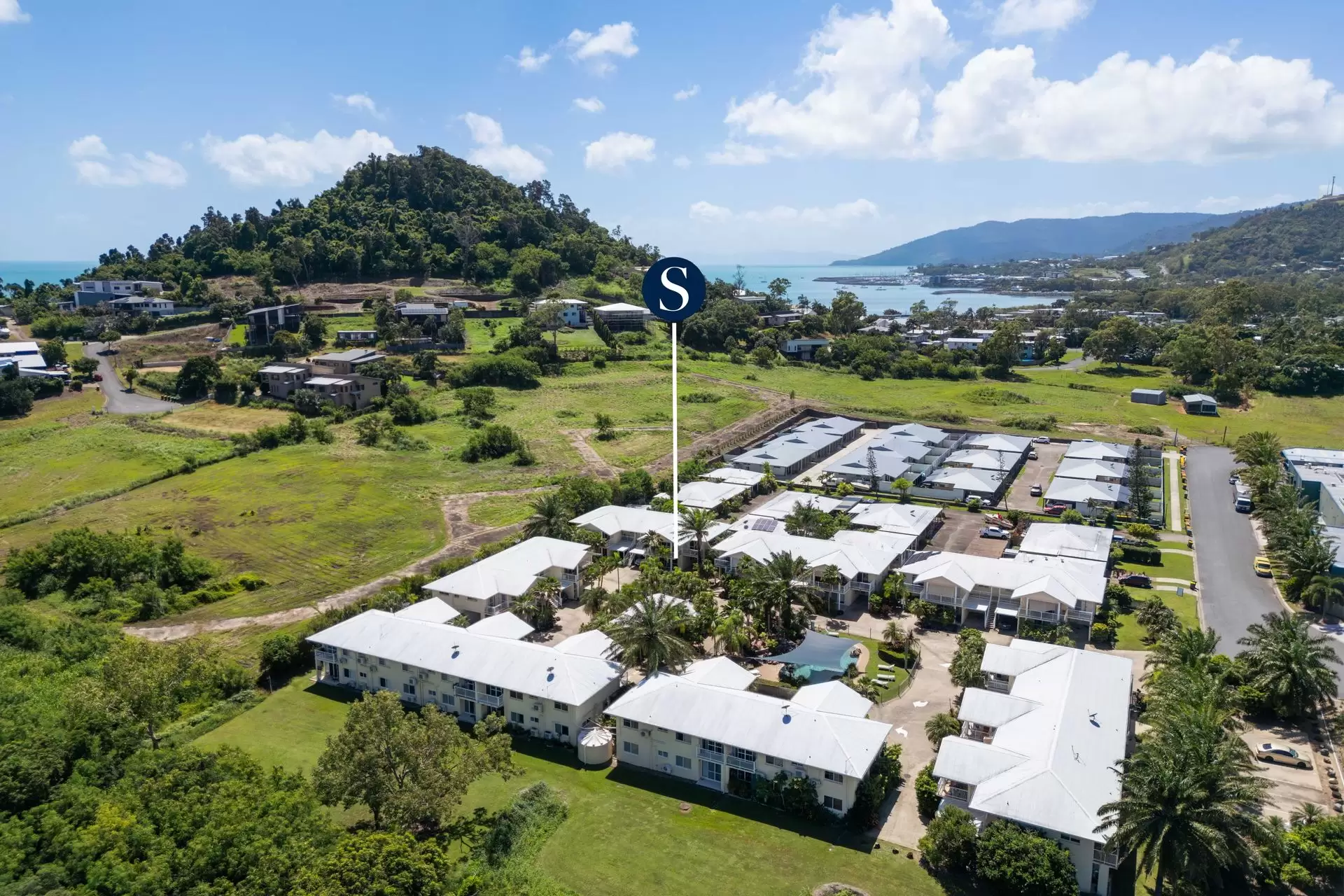 9/24 Pandanus Drive, Cannonvale For Sale by Queensland Sotheby's International Realty - image 1