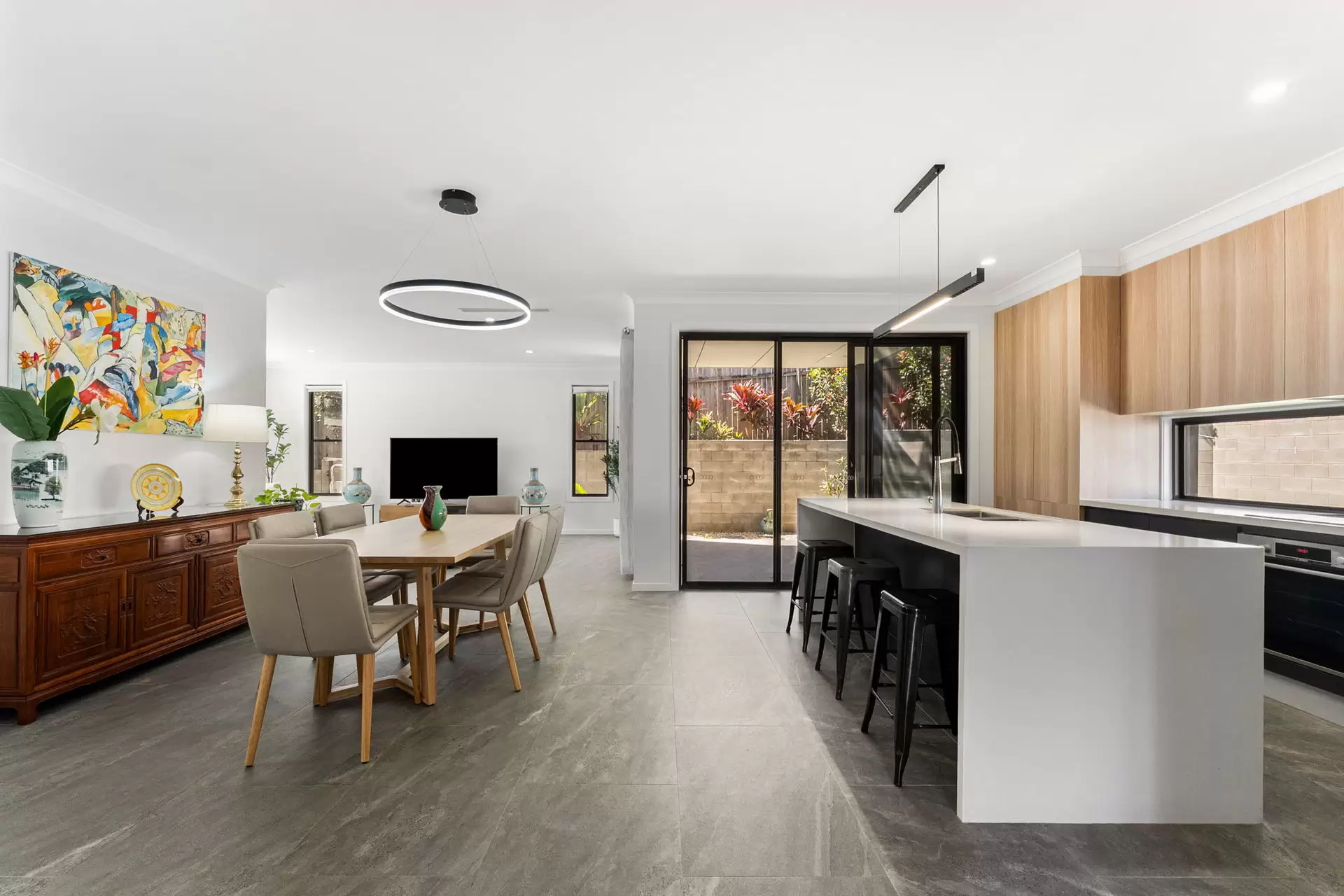 1/71 Ridgeway Avenue, Southport For Sale by Queensland Sotheby's International Realty - image 1